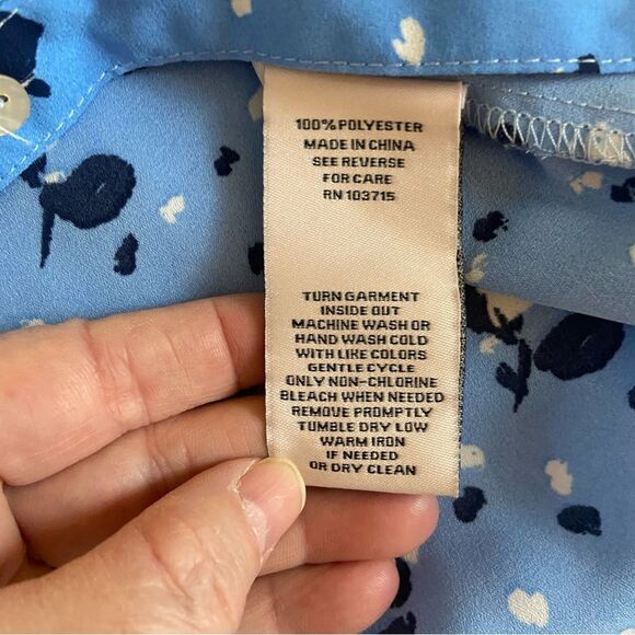 Like new Nanette Lepore pintuck floral blouse Medium - Picture 7 of 9